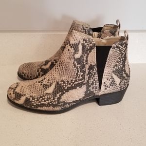Sonoma Women Snakeskin Boots Size 10 Medium